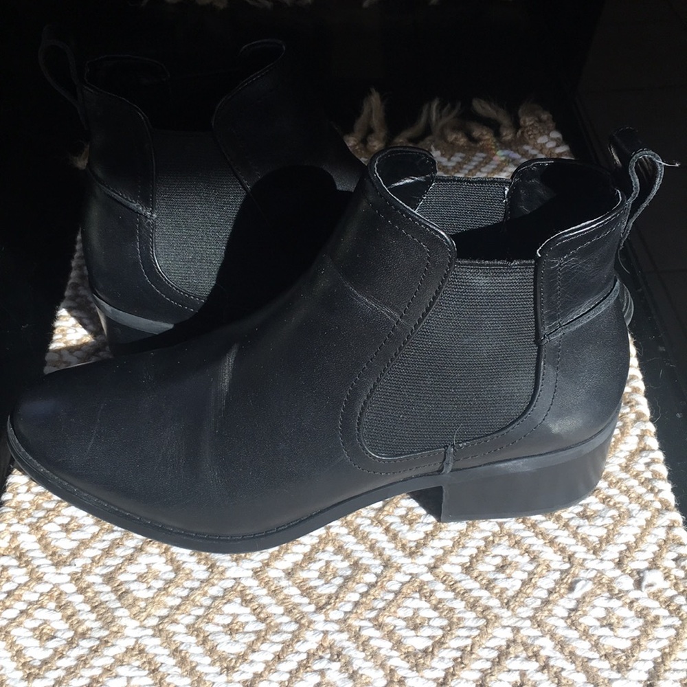 STEVE MADDEN Booties